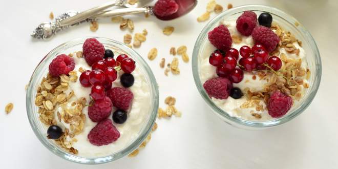 Yogurt with oats and berries
